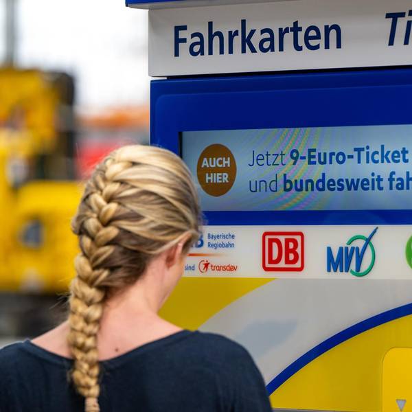 9 Euro Ticket Symbolbild 060622