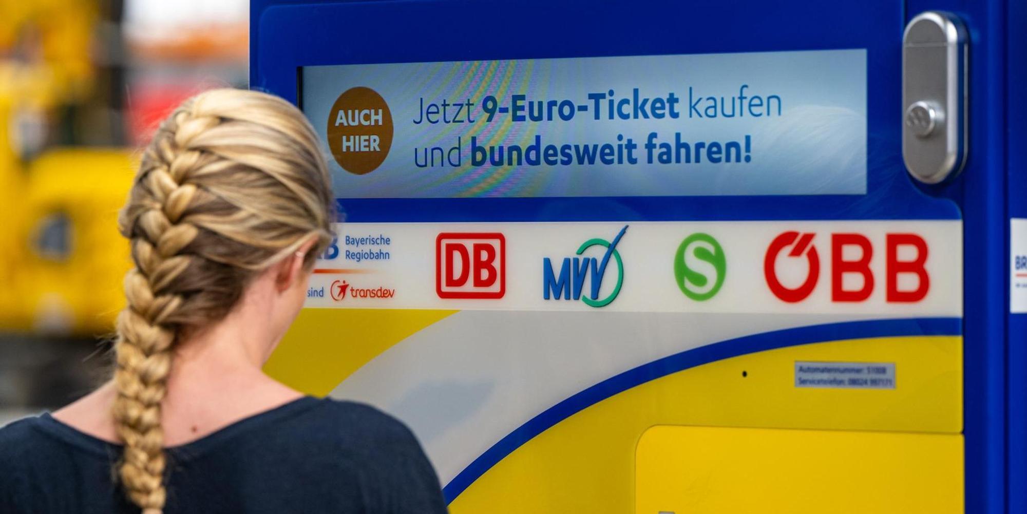 9 Euro Ticket Symbolbild 060622