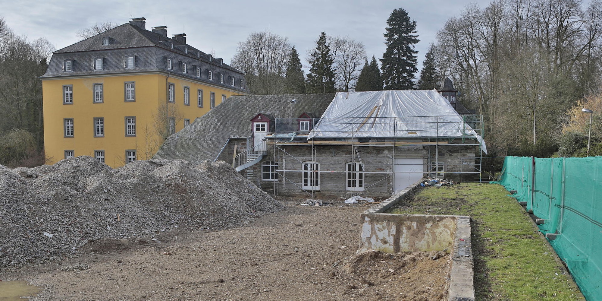 Schloss Heiligenhoven Außenaufnahme und Abrissarbeiten