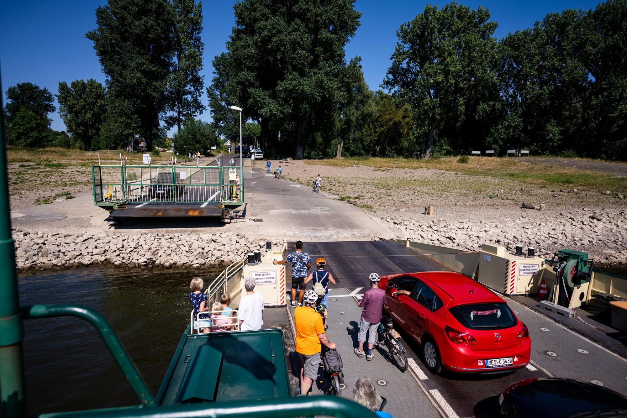 kr_rheinfähre_belibasakis_001