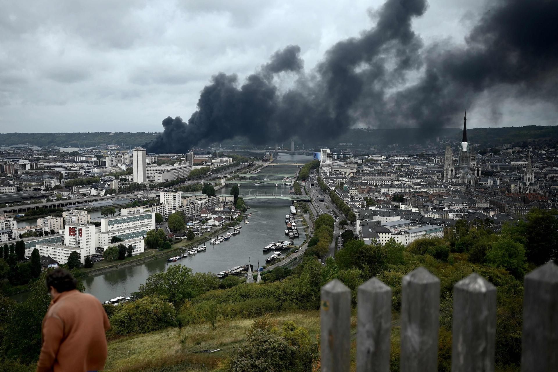 Rouen Chemiewerk Feuer