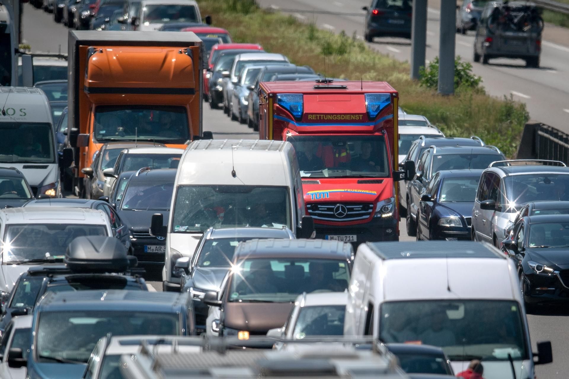 Rettungsgasse Symbolbild