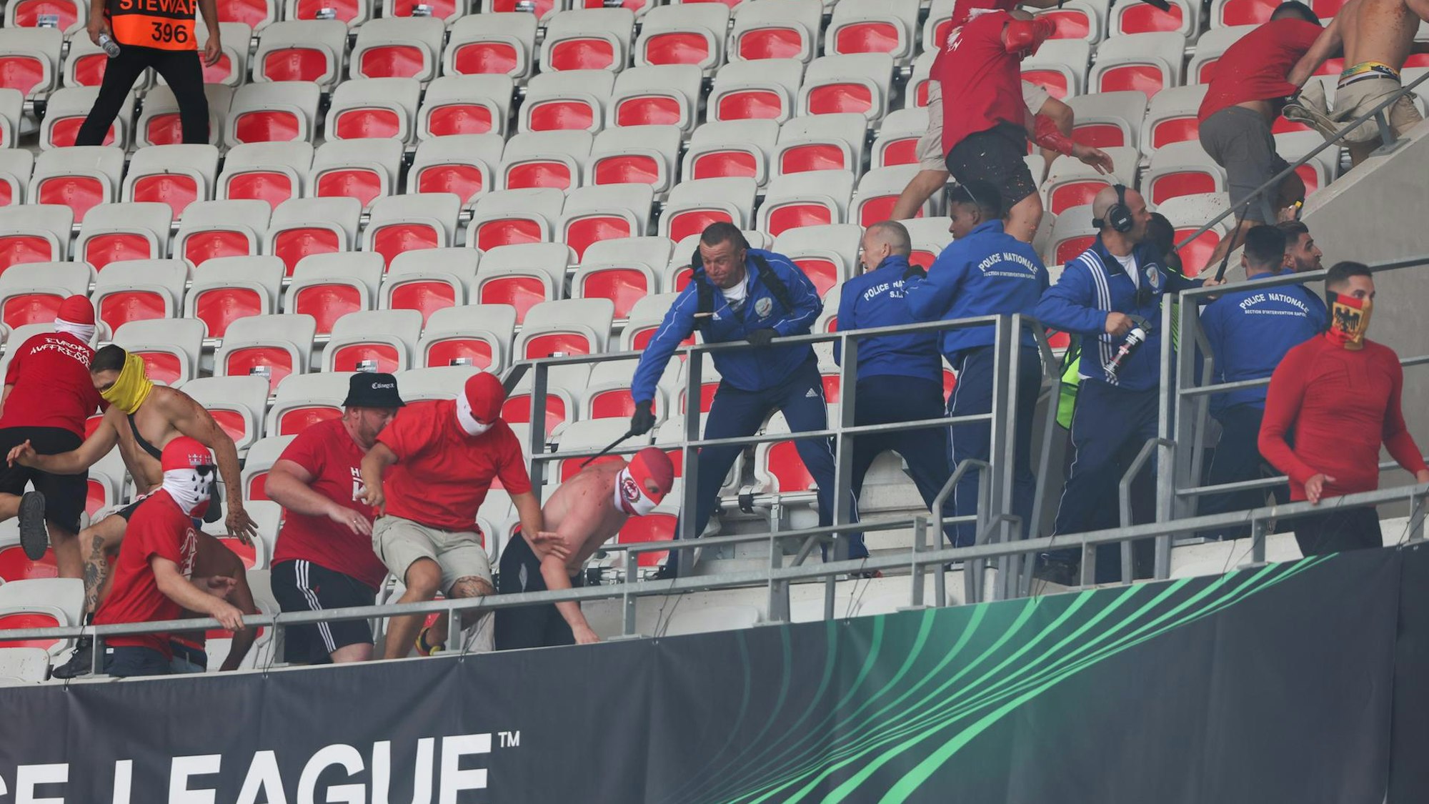 In Nizza kam es zu schweren Ausschreitungen. Foto: dpa