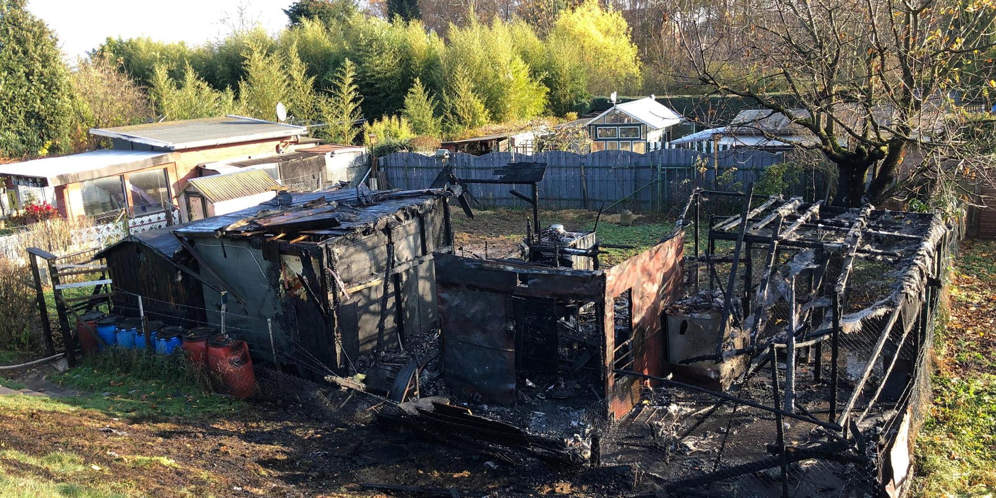 Gartenlaube brennt Leverkusen