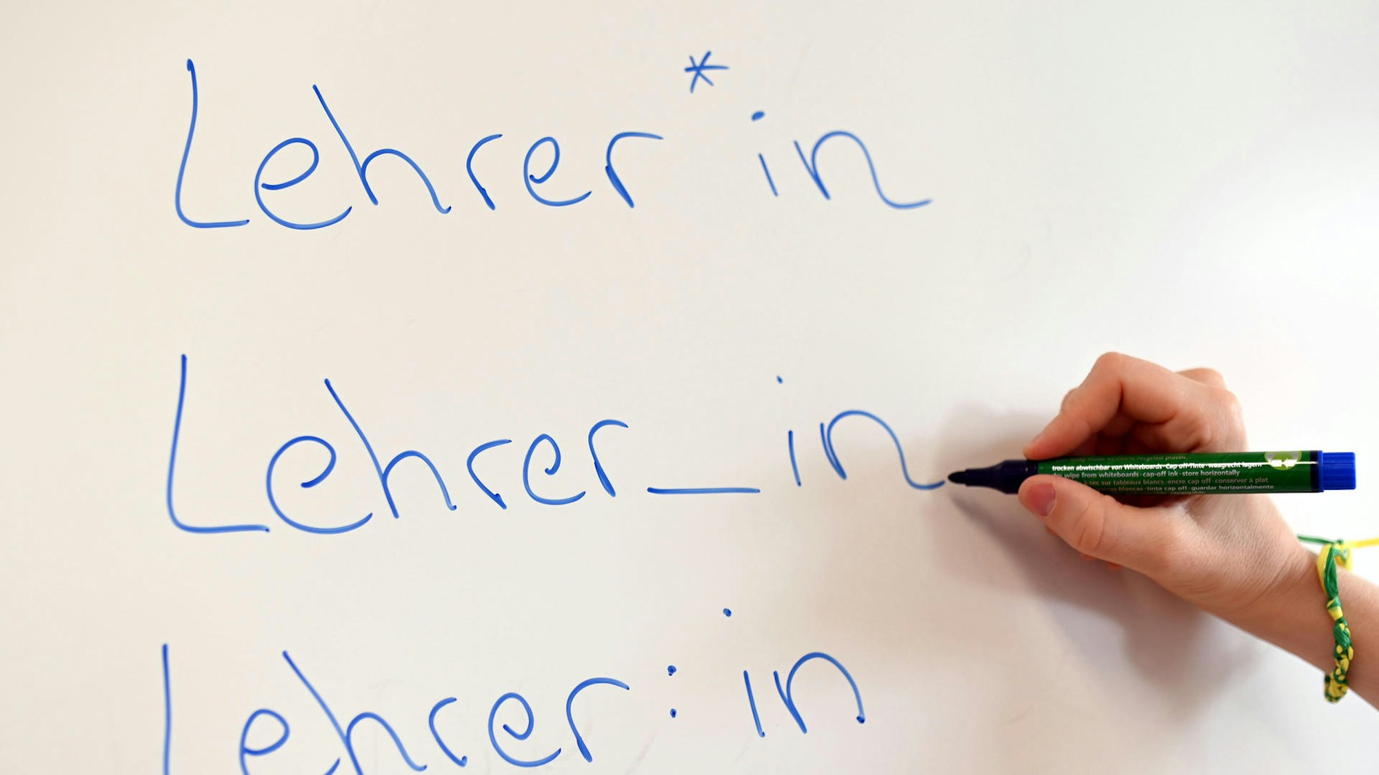 Gendern Symbolbild Tafel