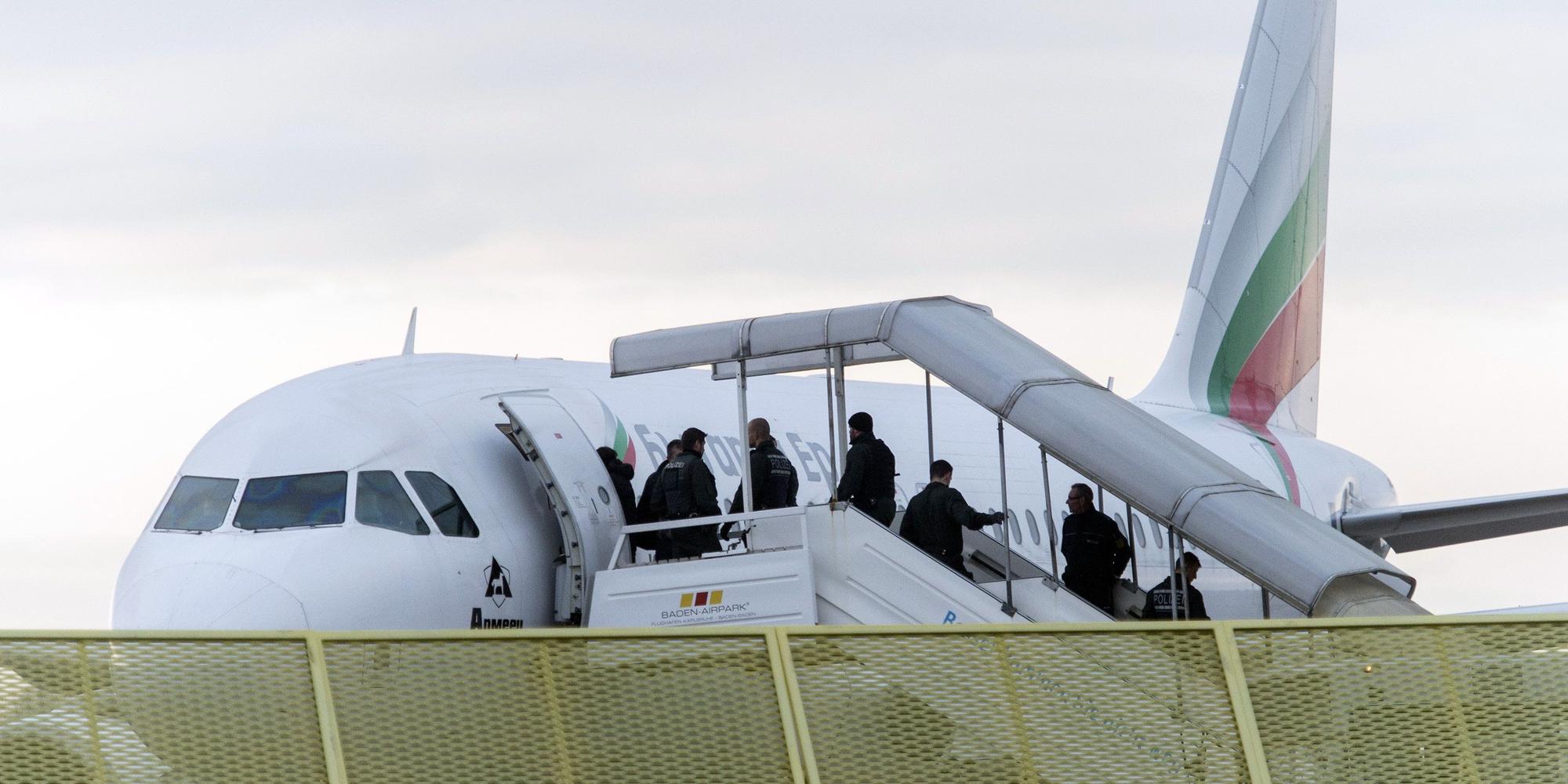 14911A00E7C56942