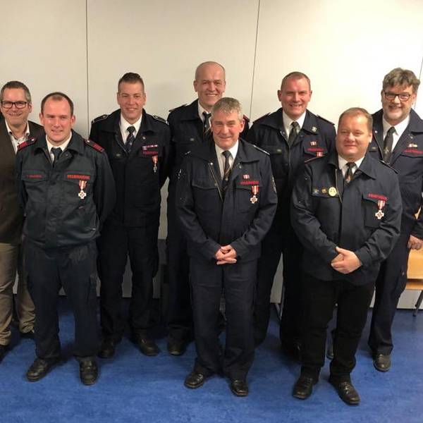 Pressemitteilung_Silberne_und_goldene_Feuerwehrehrenzeic