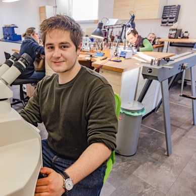 Heimerzheim_Gewerbe_-_Uhrmachermeister_Moritz_Weber_im_n