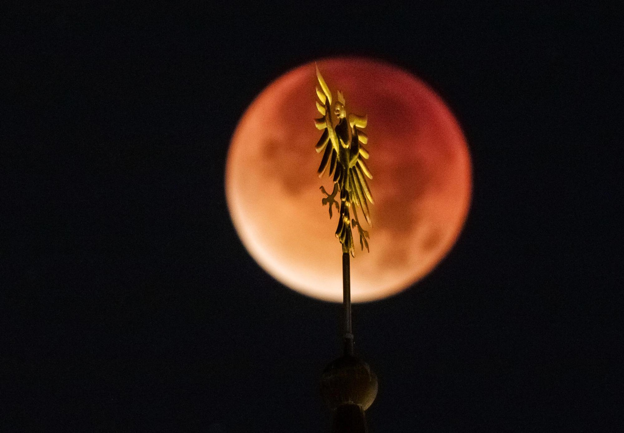 roter Mond