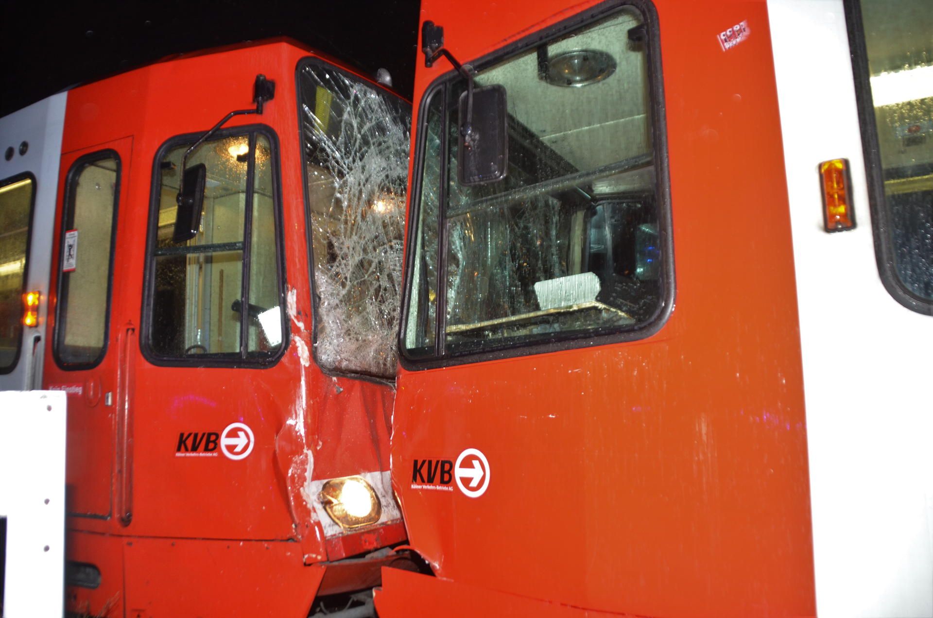 KVB_Unfall_Eifelwall_Bahnen