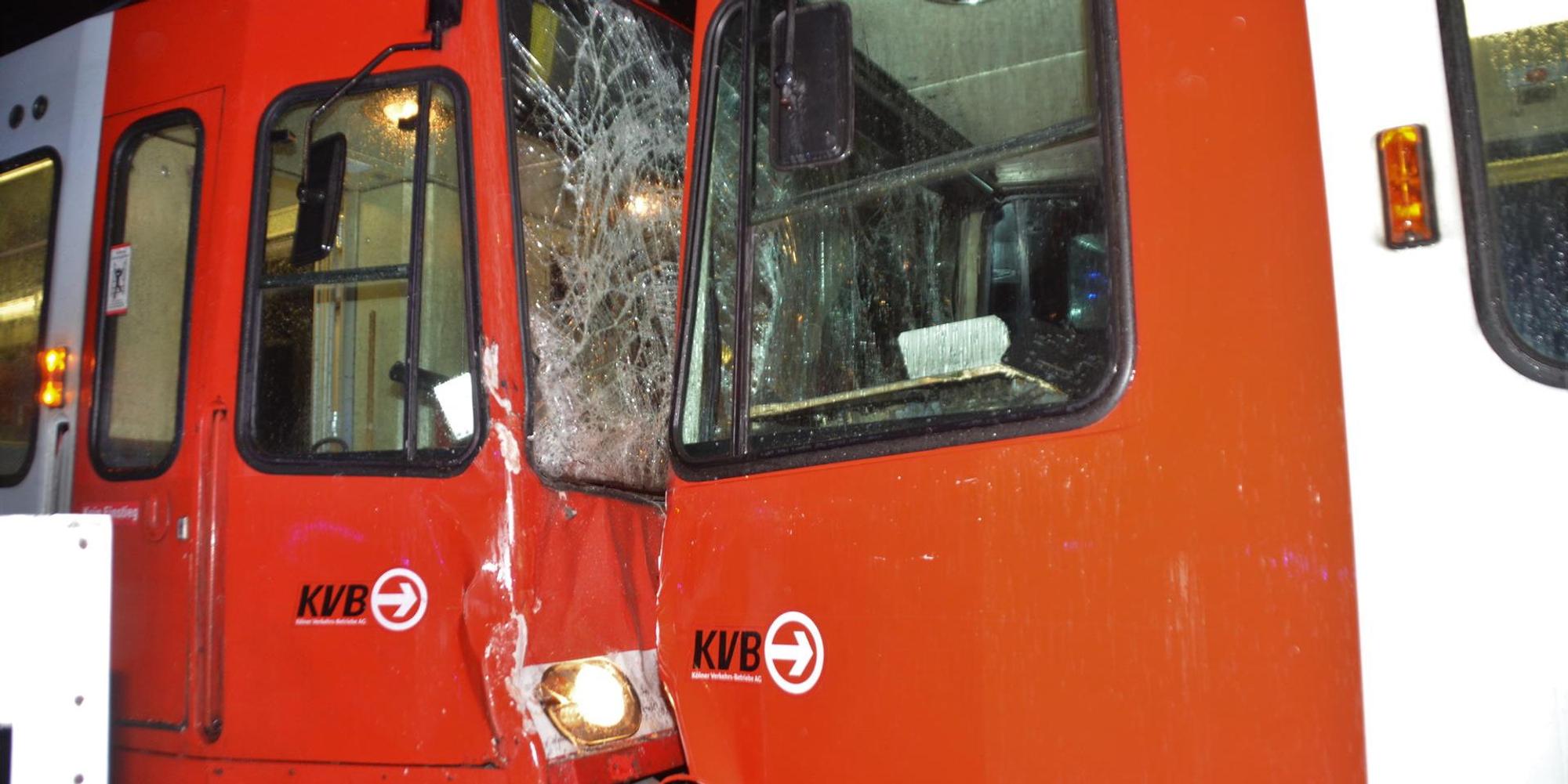 KVB_Unfall_Eifelwall_Bahnen