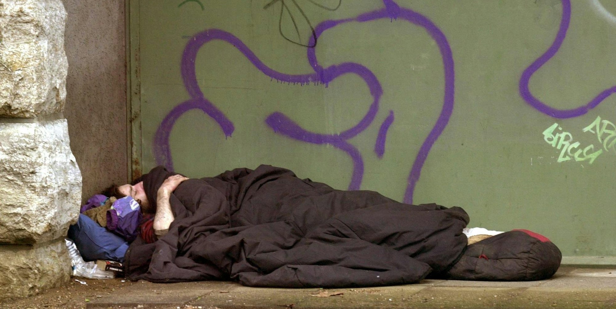 Wohnungsloser Mensch Köln dpa