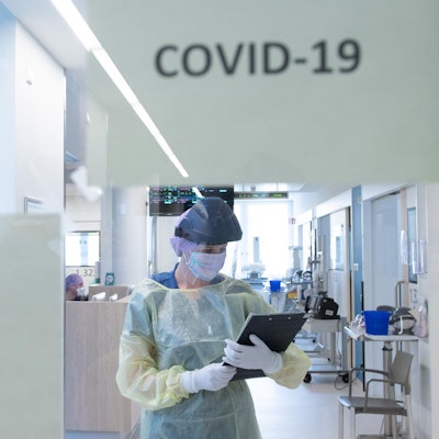 Corona-Station im Krankenhaus dpa