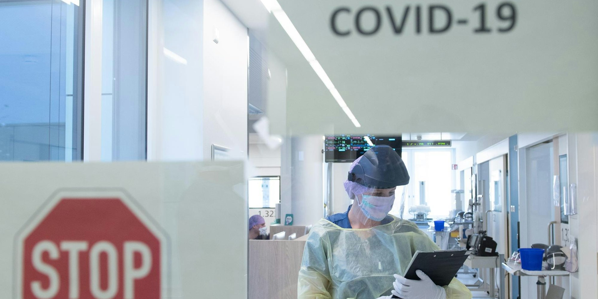 Corona-Station im Krankenhaus dpa