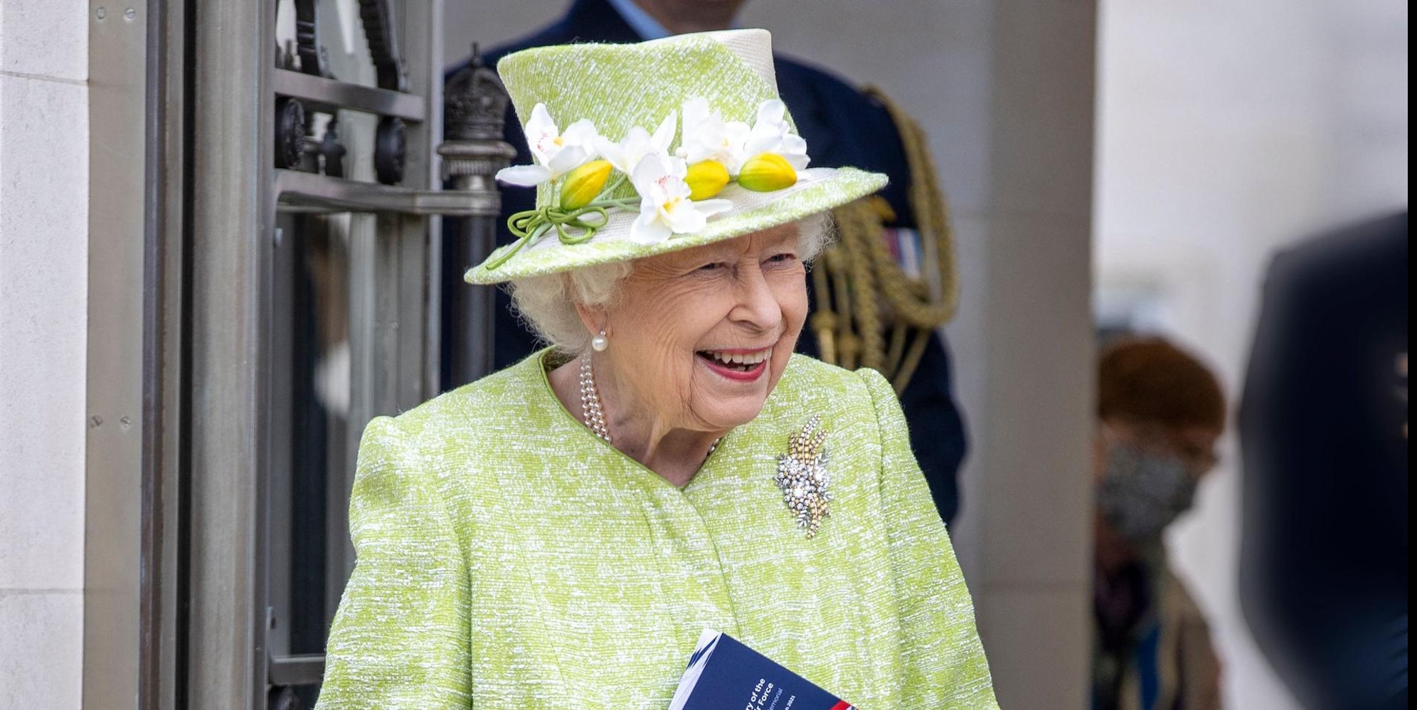 Queen Elizabeth 010421