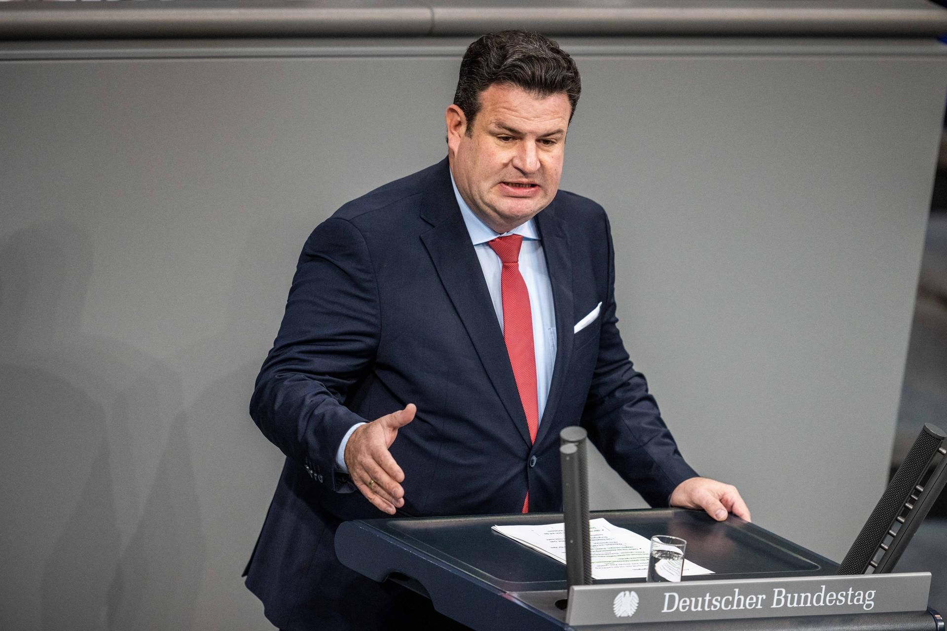 Heil kontert Merz