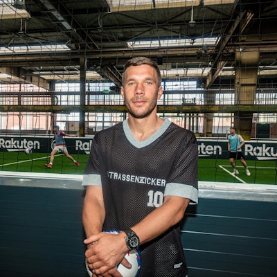 podolski-rundgang-strassenkicker-base_roe_001