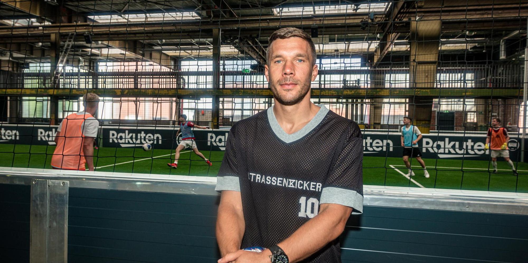 podolski-rundgang-strassenkicker-base_roe_001
