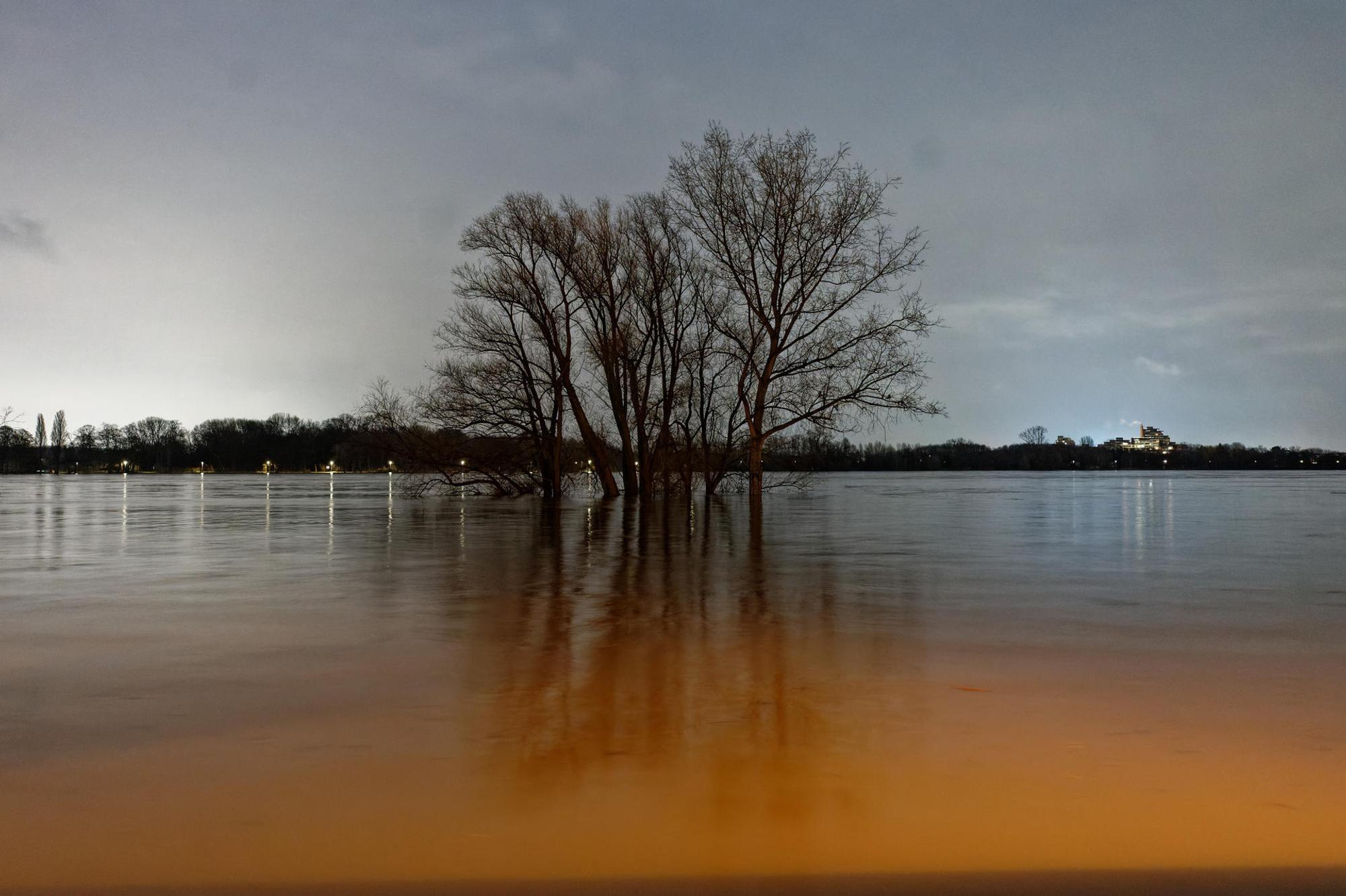Hochwasser Rodenkirchen dpa