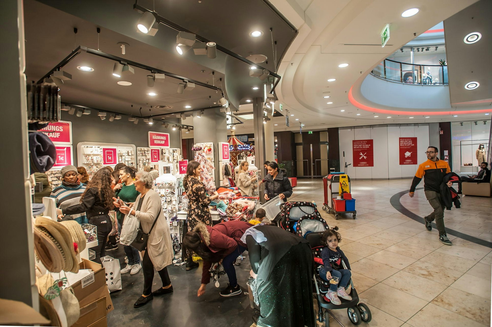 leverkusen-rathaus-galerie-ausverkauf-letzter_Tag-ALF_90