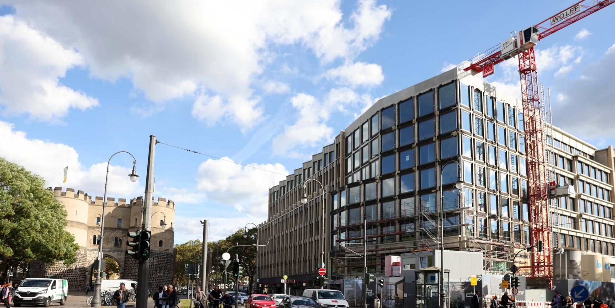 Neuer Bau am Rudolfplatz ohne Gerüst