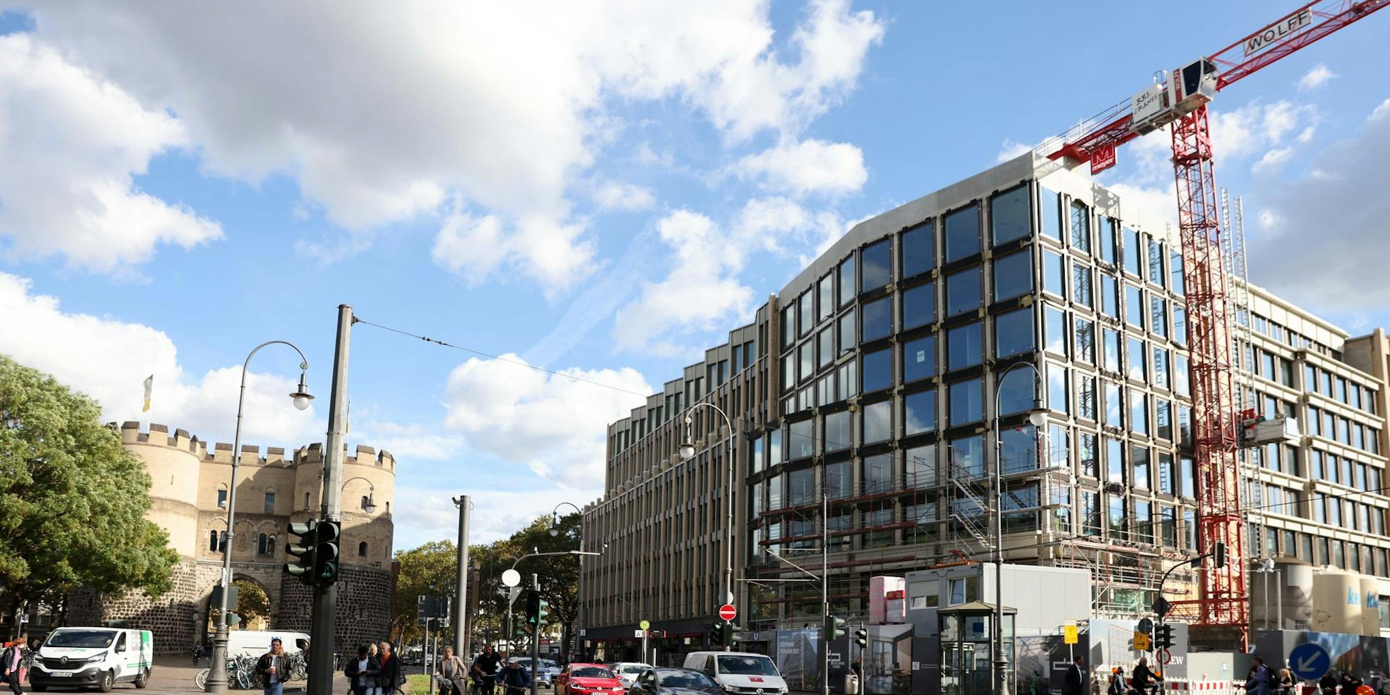 Neuer Bau am Rudolfplatz ohne Gerüst