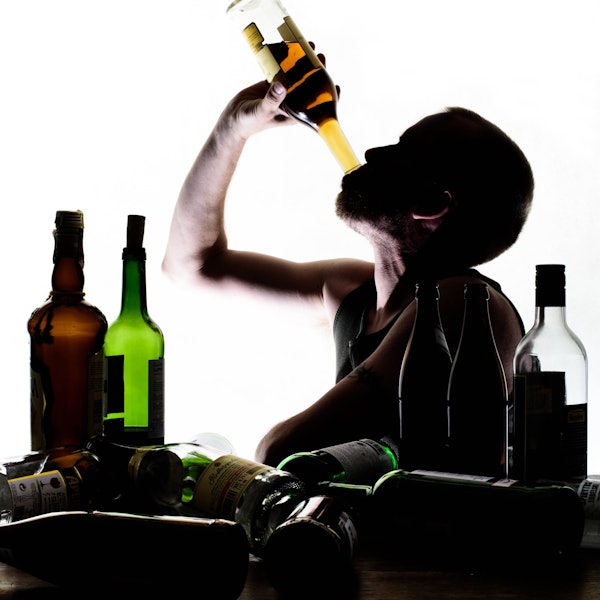 Symbolbild_Saufen_Alkoholiker