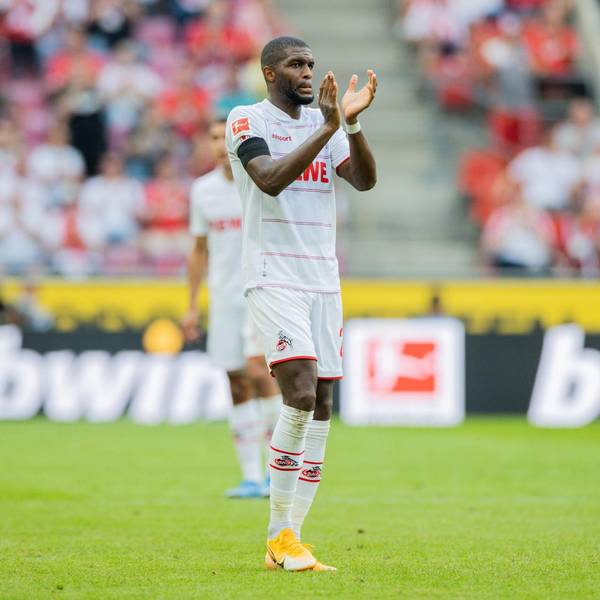 Modeste klatscht