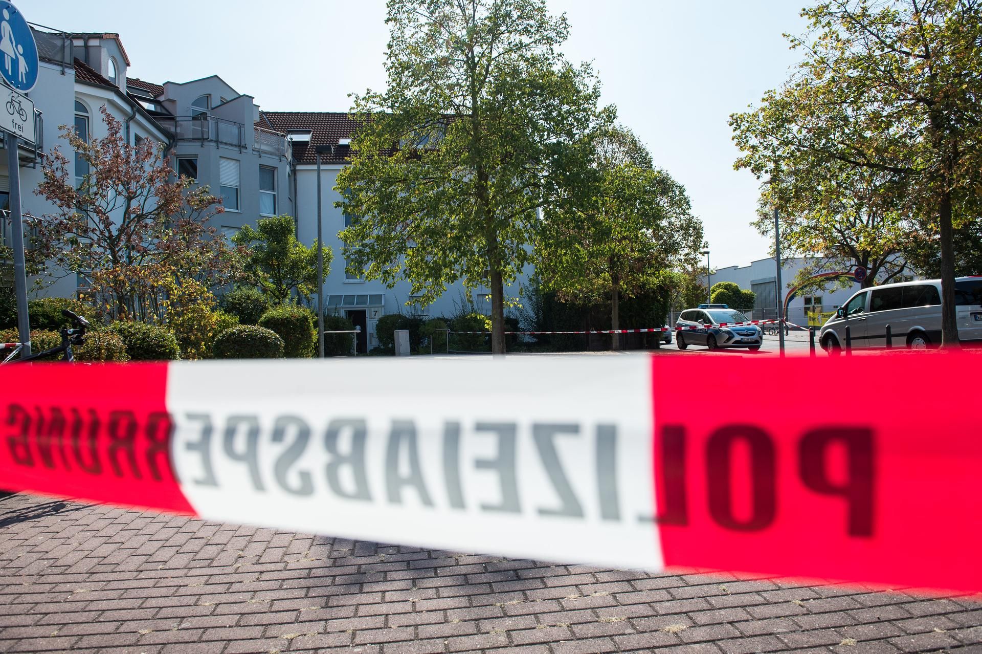 Symbolbild Polizeiabsperrung dpa