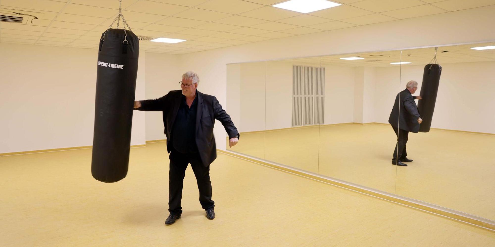 Ordnungsamtchef Köln am Boxsack (1)