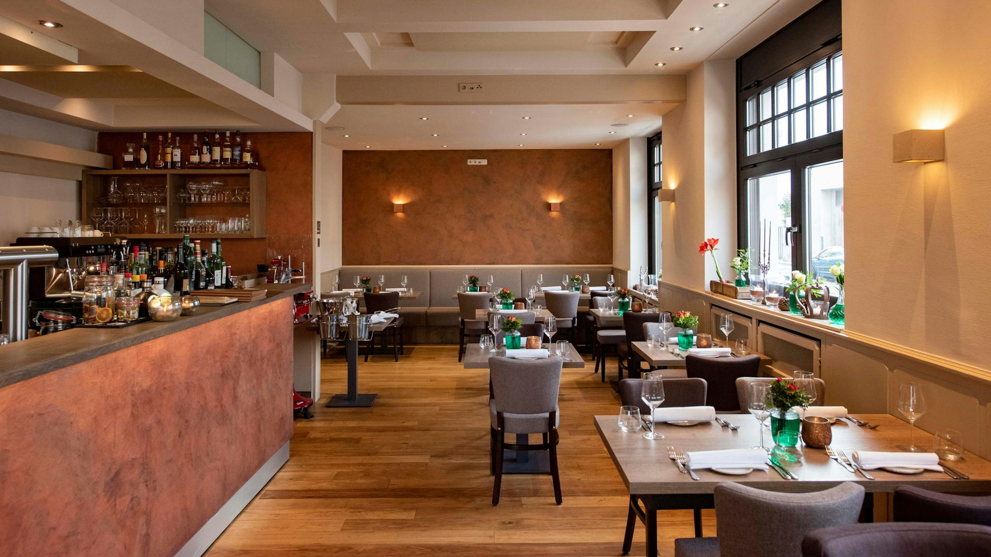 Das „La Cuisine Rademacher“ in Dellbrück von innen, moderne, schlichte Einrichtung mit Stil