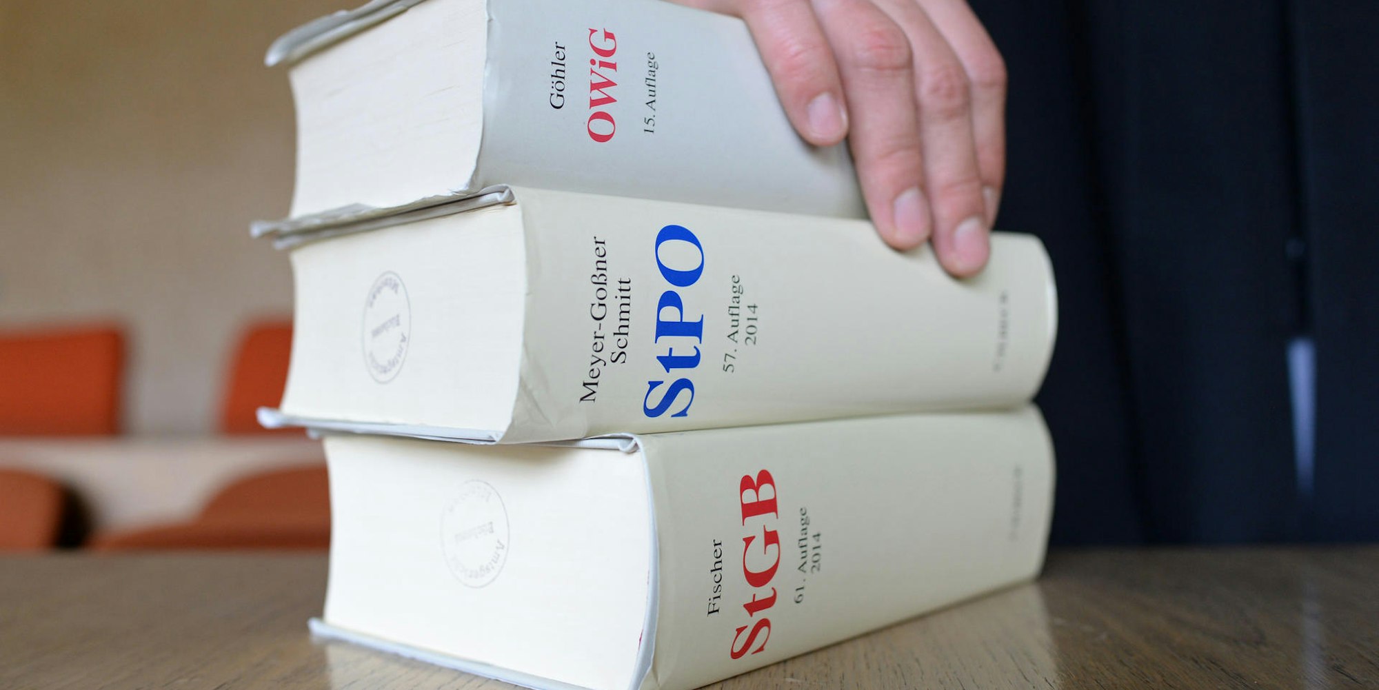 Richter mit Strafprozessordnung