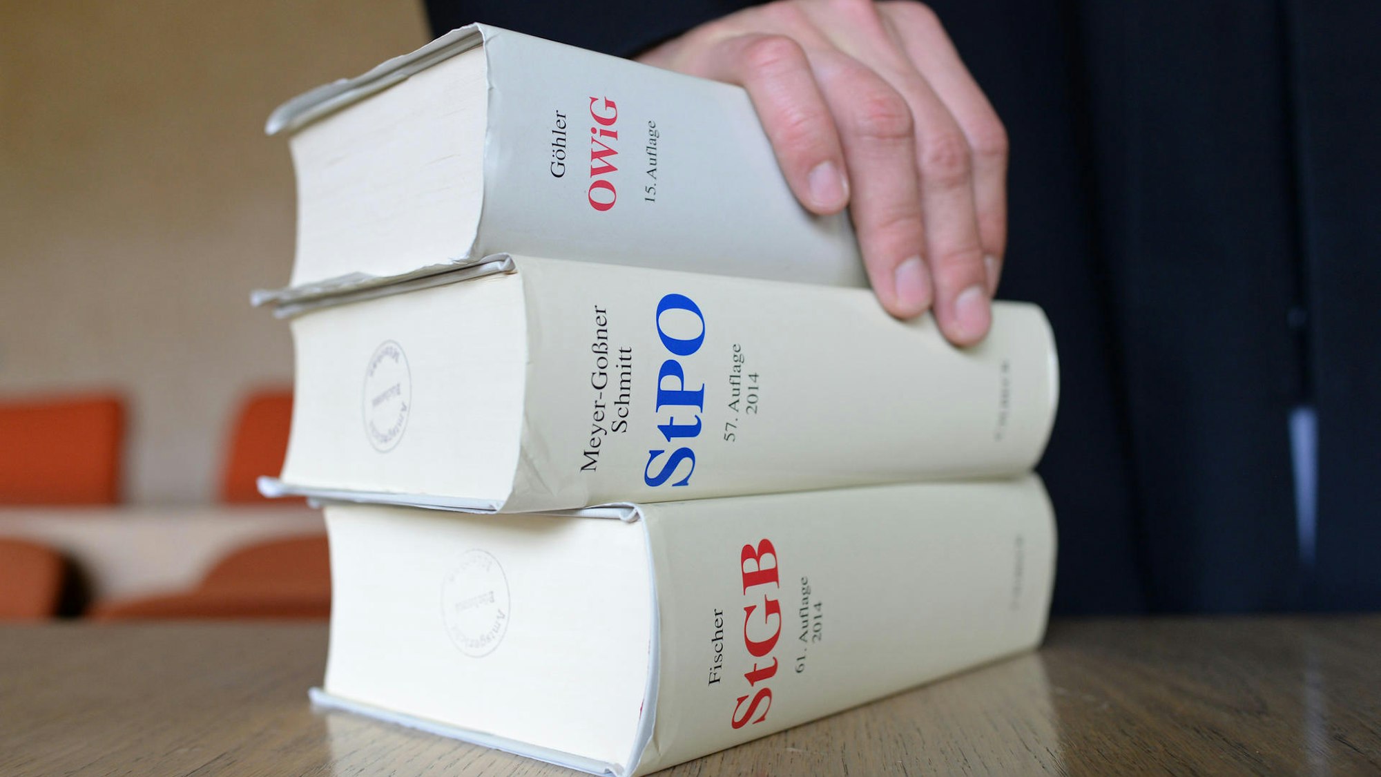 Richter mit Strafprozessordnung