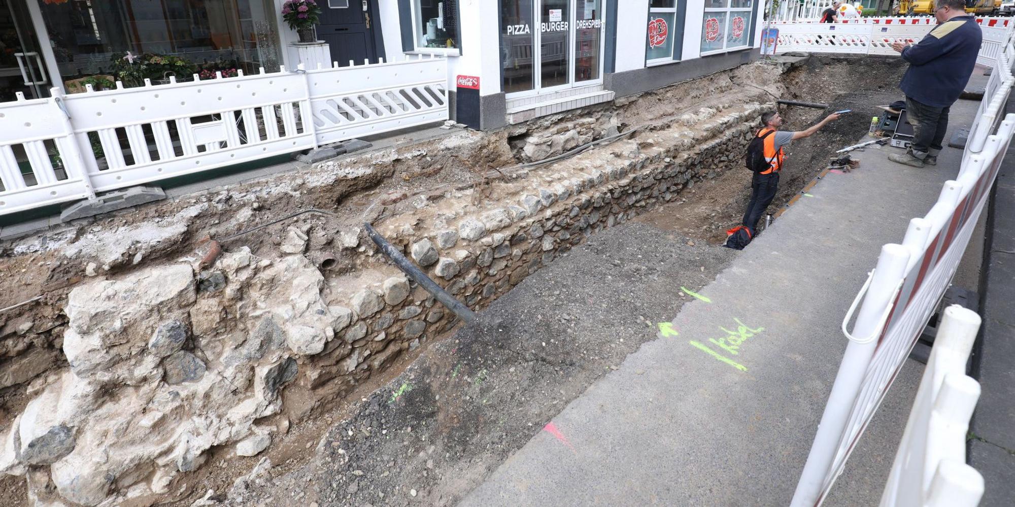 baustelle_drachenfelsstrasse_fund_stadtmauer