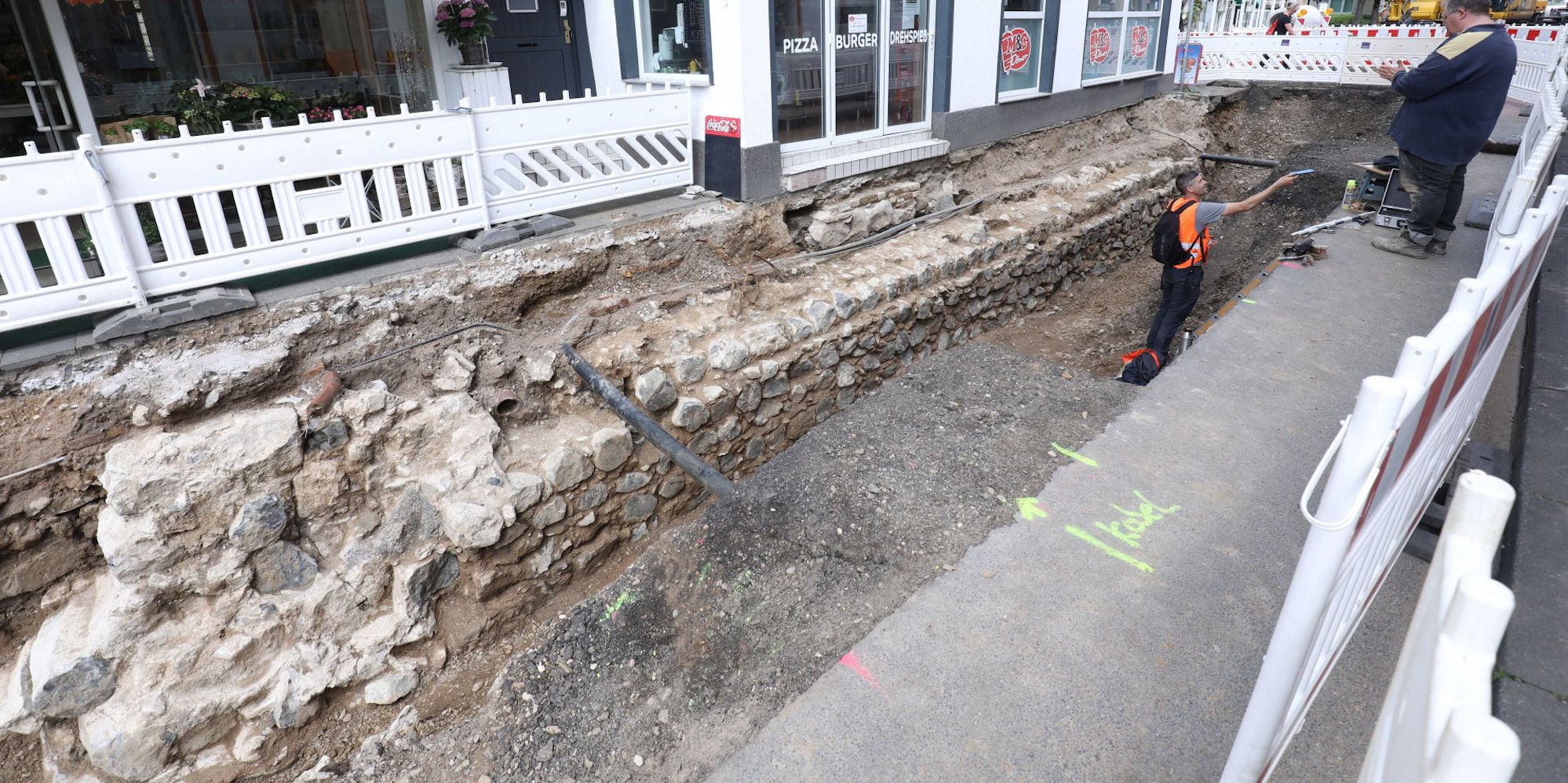 baustelle_drachenfelsstrasse_fund_stadtmauer