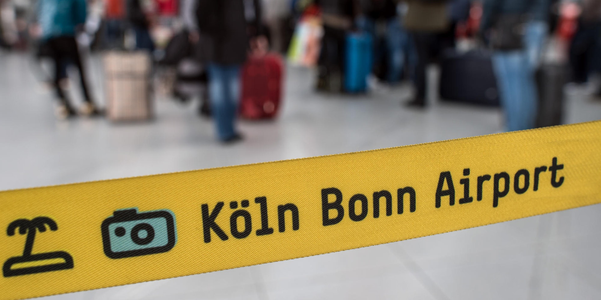 Flughafen Köln Symbolbild 80