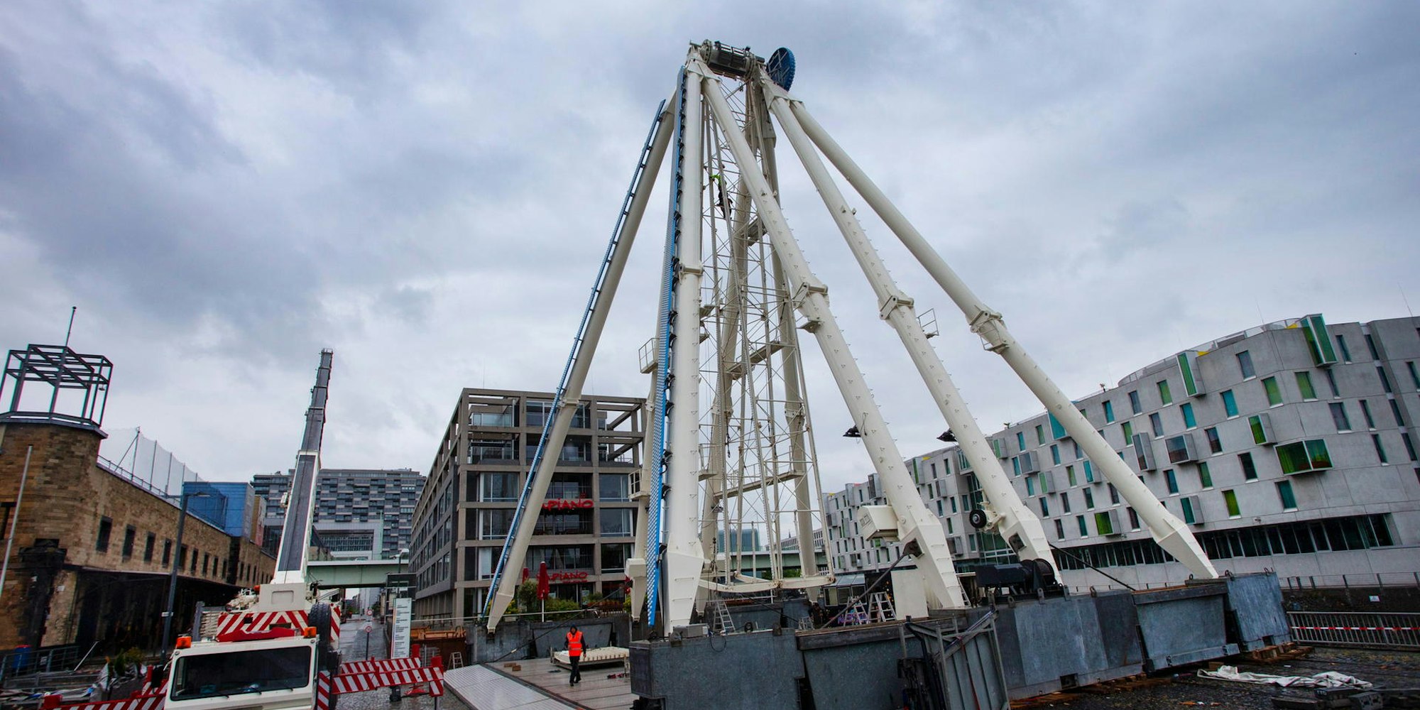 20200605_tb_Aufbau_Riesenrad_001_2