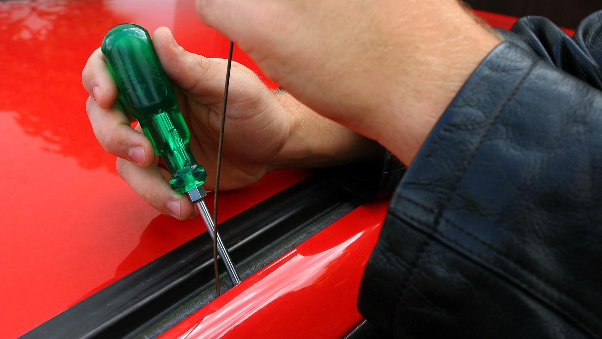 Einbruch in ein Auto
