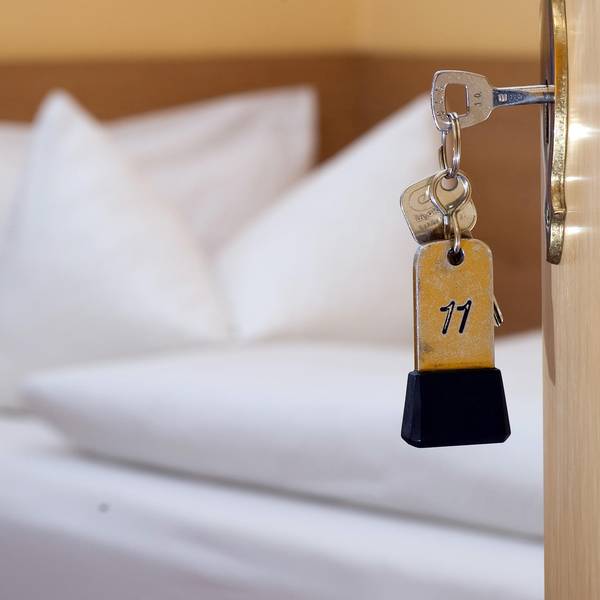 Hotelzimmer dpa