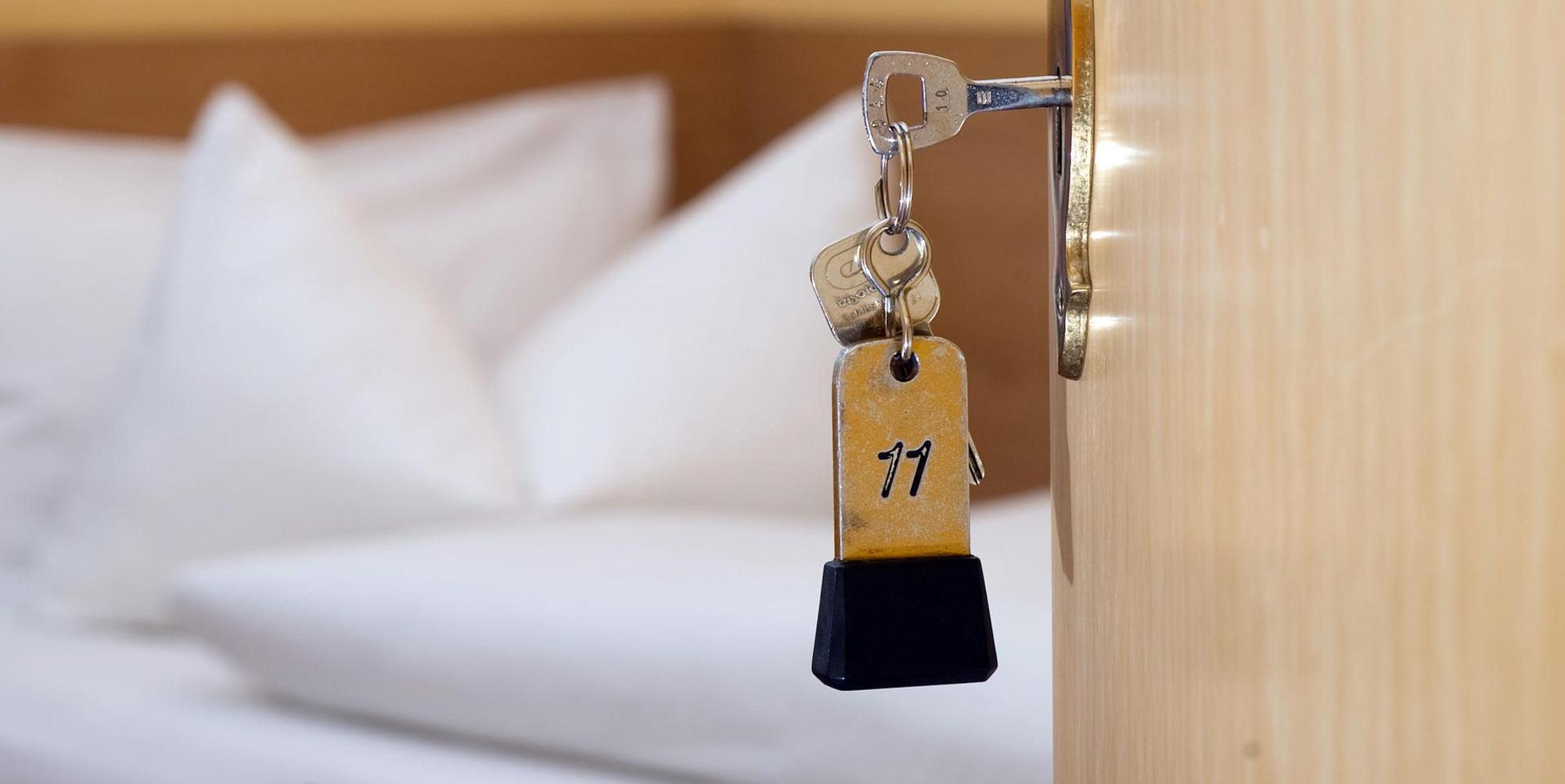 Hotelzimmer dpa