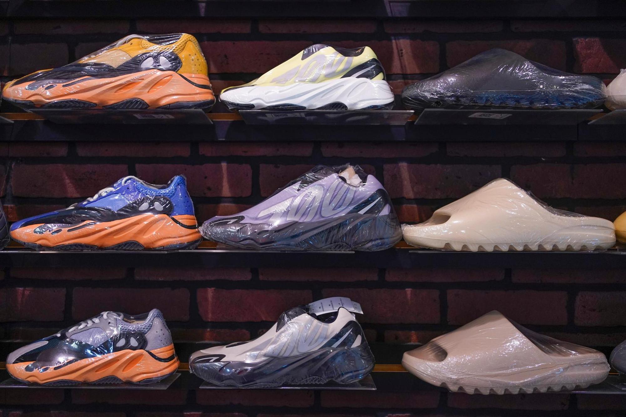 Yeezys 151022