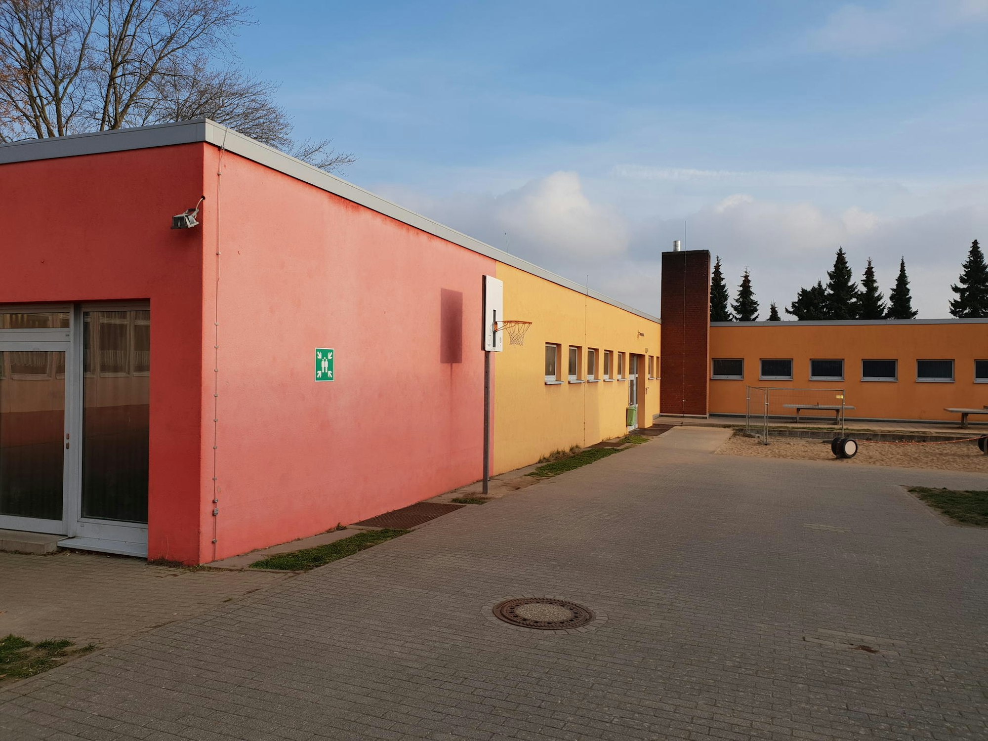 Turnhalle und Lehrschwimmbecken Martinusschule Fischenich