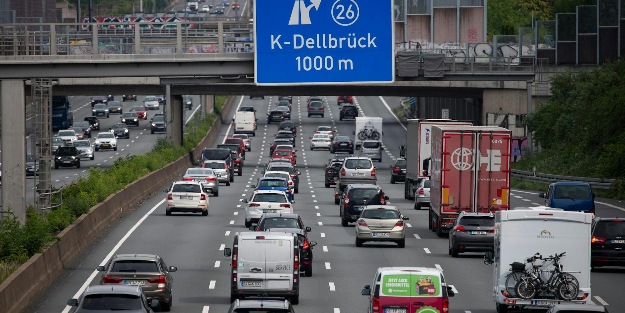 Pfingststaus in Köln