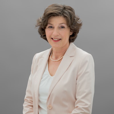 Portrait_Inge_Paulini_hell_fertig