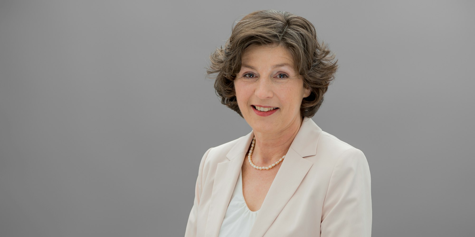 Portrait_Inge_Paulini_hell_fertig