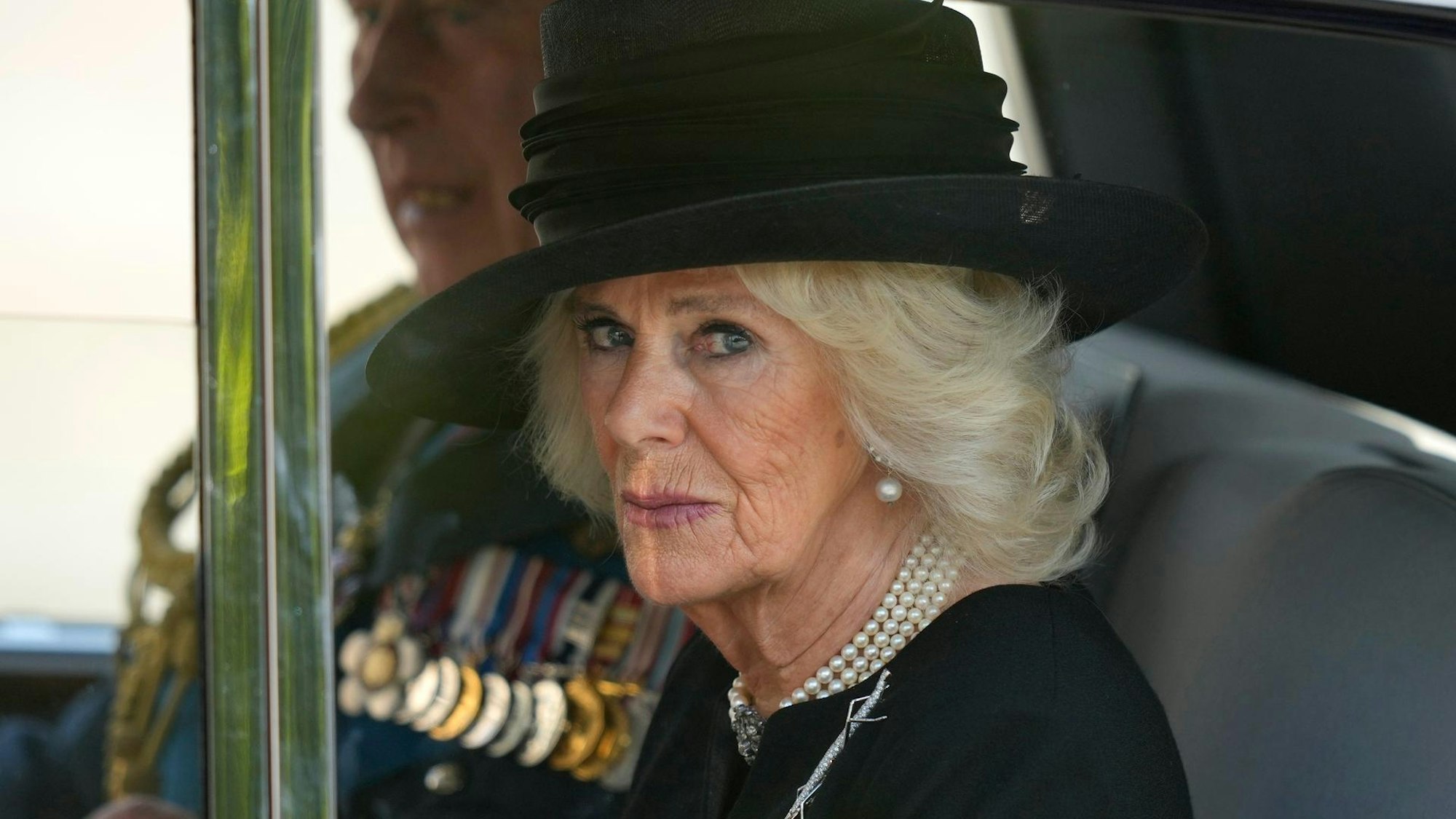 Camilla bei Trauerfeier.