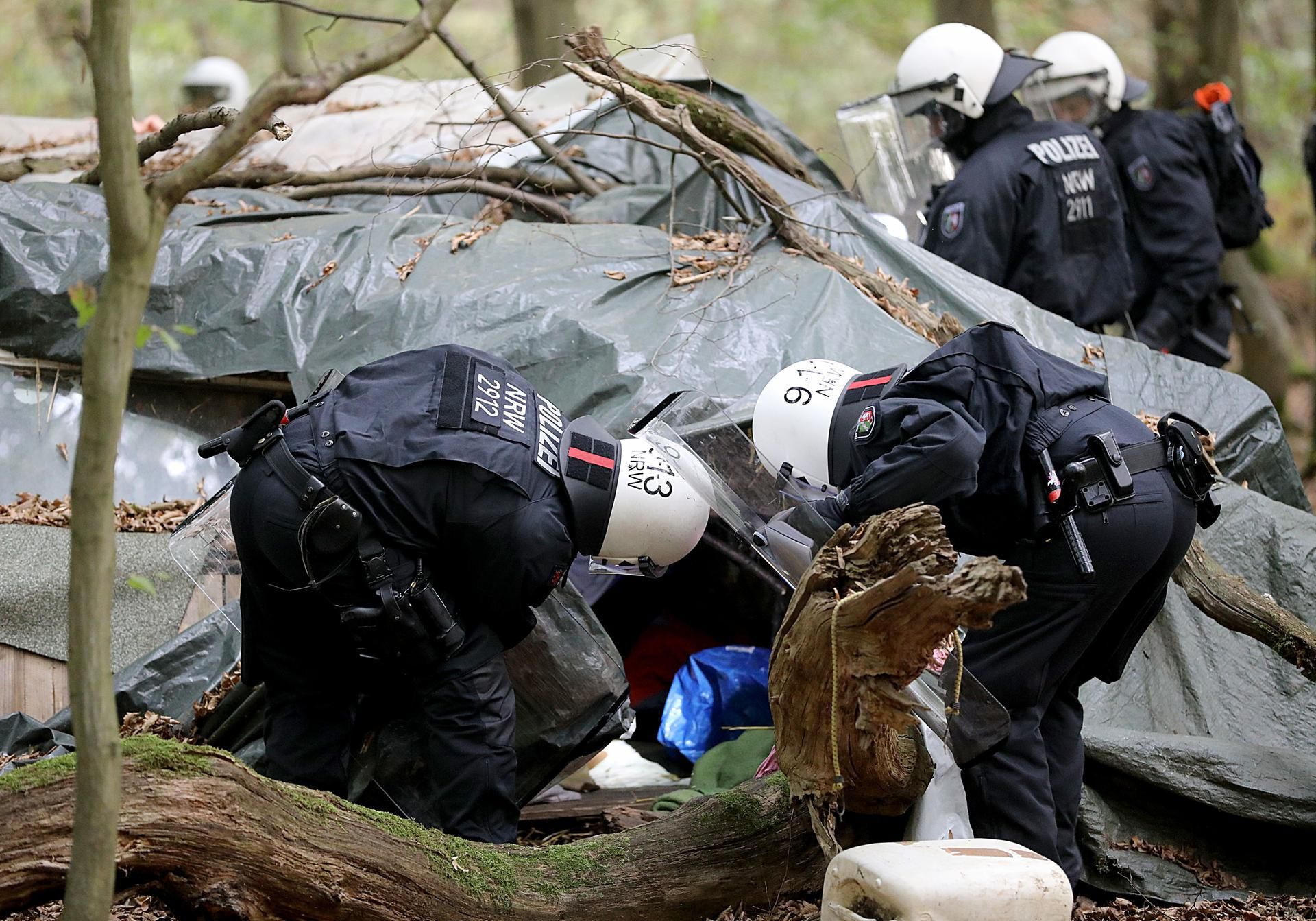 Polizei Hambacher forst (1)