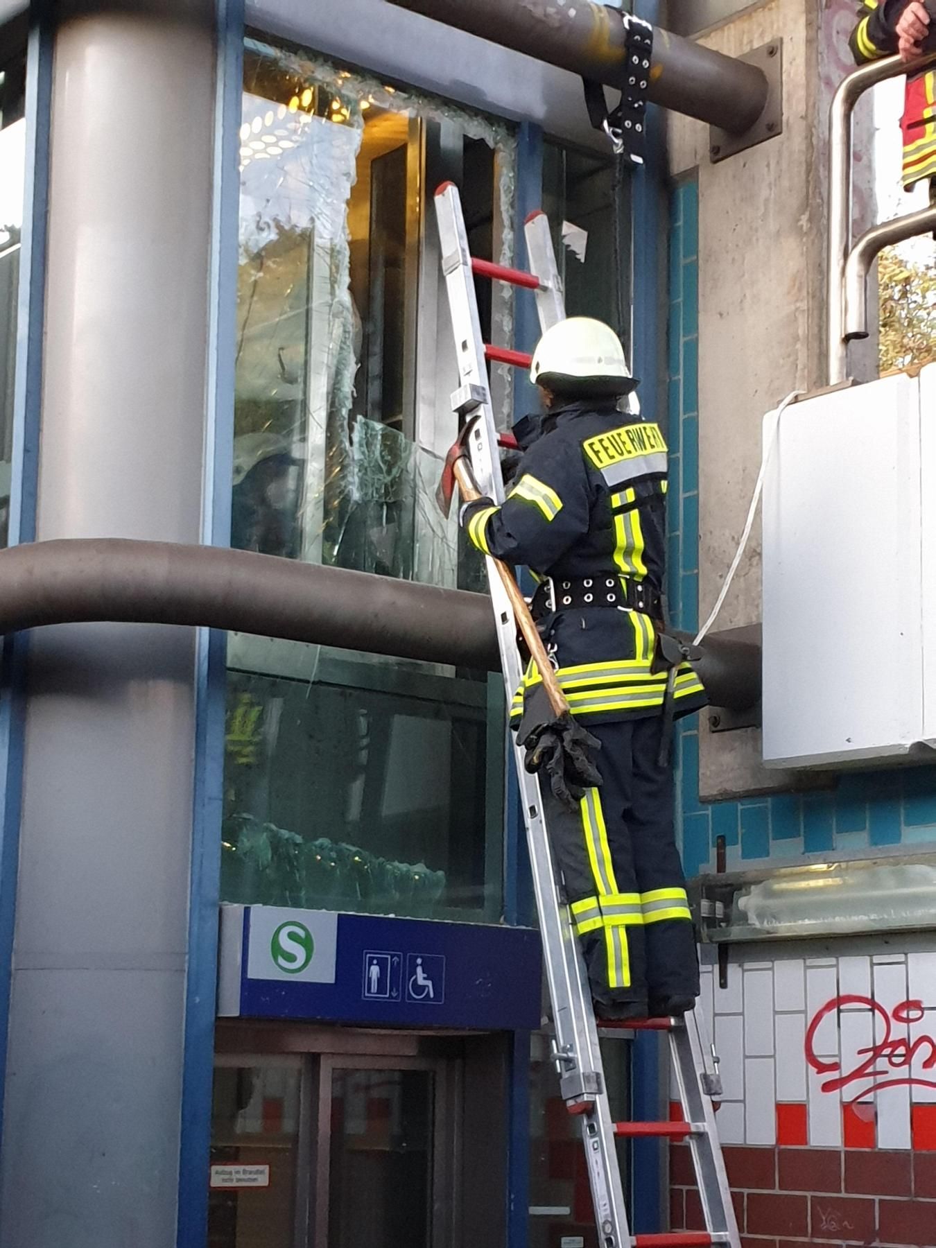 Rettung-Axt2 Feuerwehr LEV