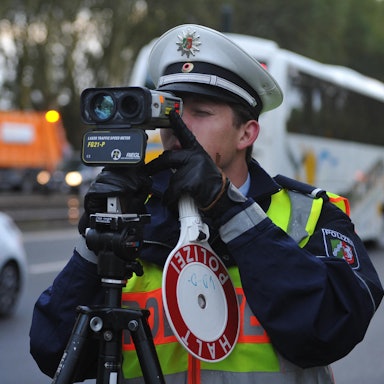 Polizei NRW Radarkontrolle Symbolbild