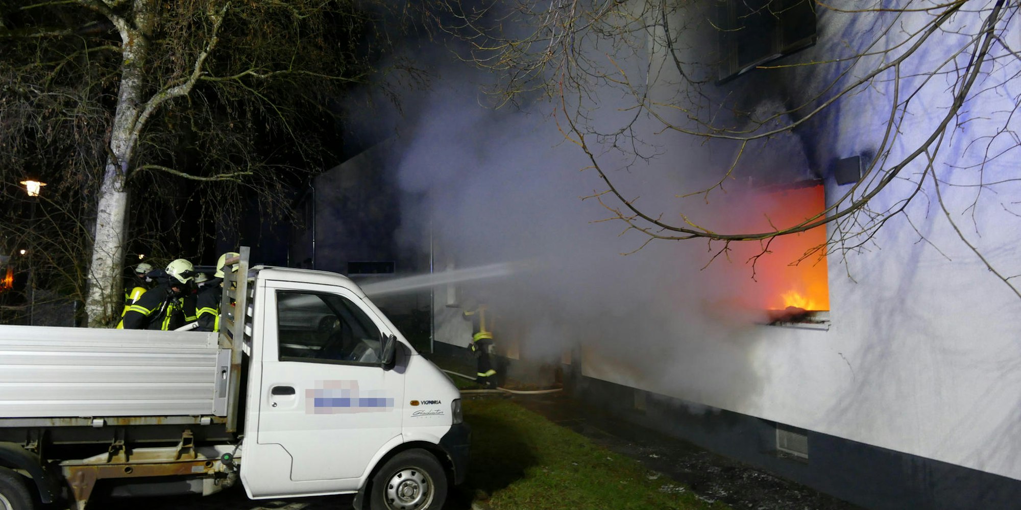 Haus in Hennef brennt